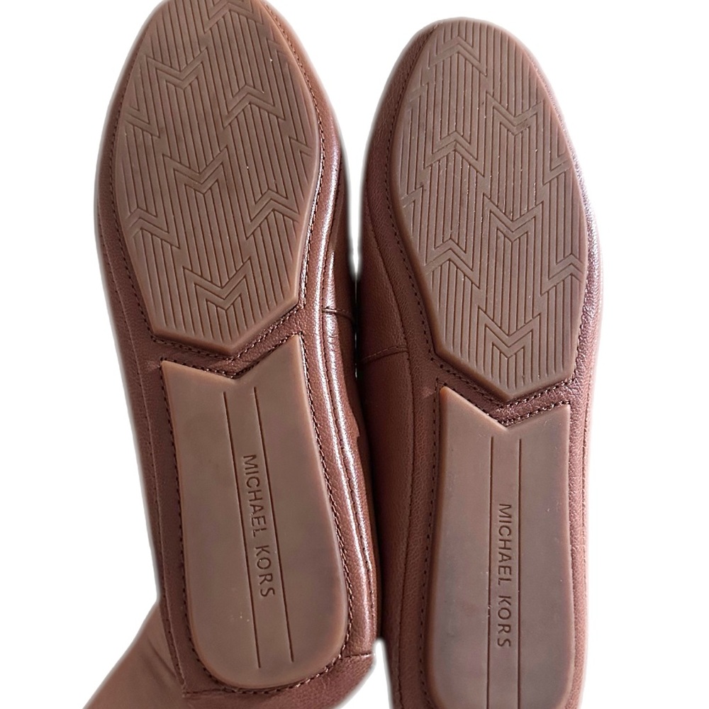 MICHAEL KORS Lillie Moccasin Luggage Gold Emblem Size 5.5 - Picture 5 of 9